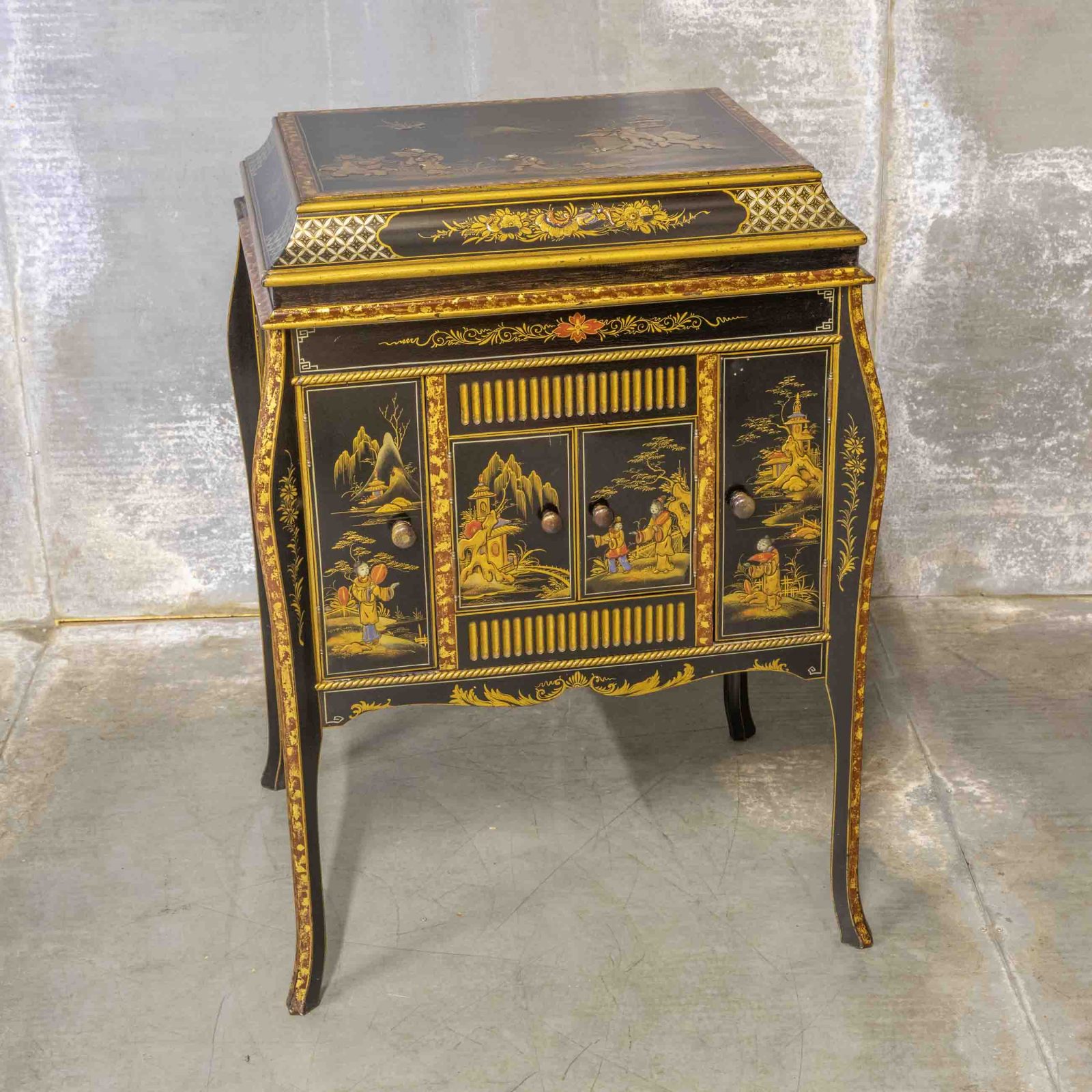 Chinoiserie Drinks Cabinet