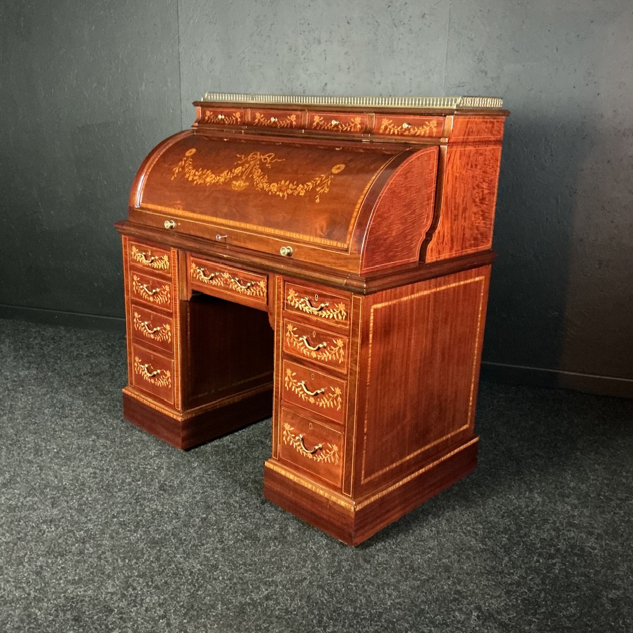 Edwardian Mahogany Ladies Desk - Image 4