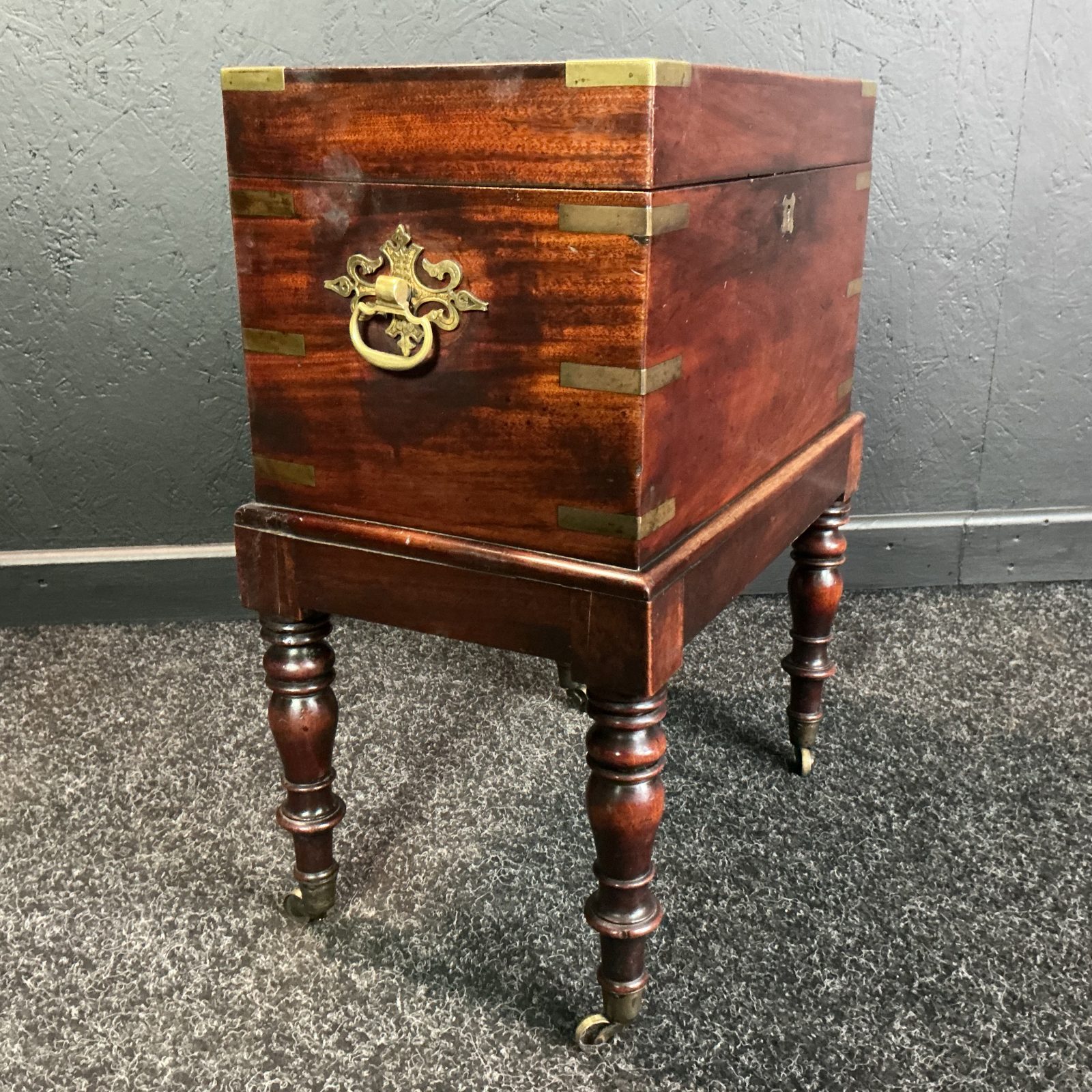 Alternative view of Georgian Mahogany Cellarette